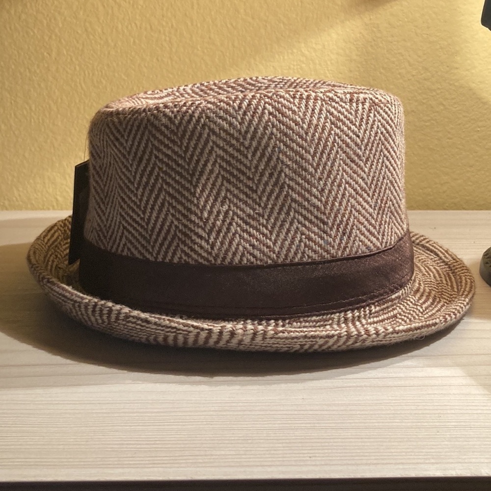 Peter Grimm Brown Herr Tavern hat